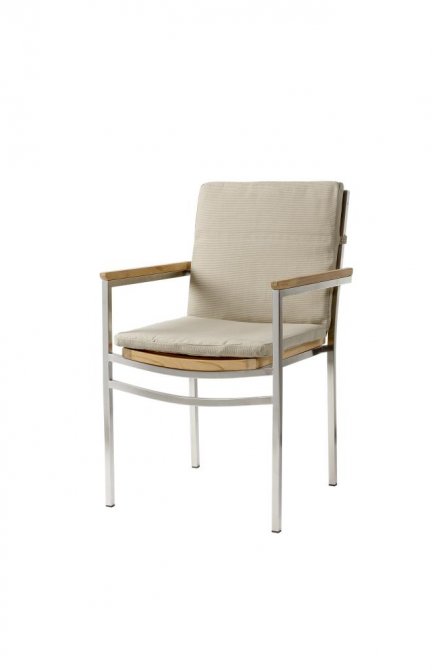 Stol i rostfritt stål och sits/rygg i teak. Stapelbar.