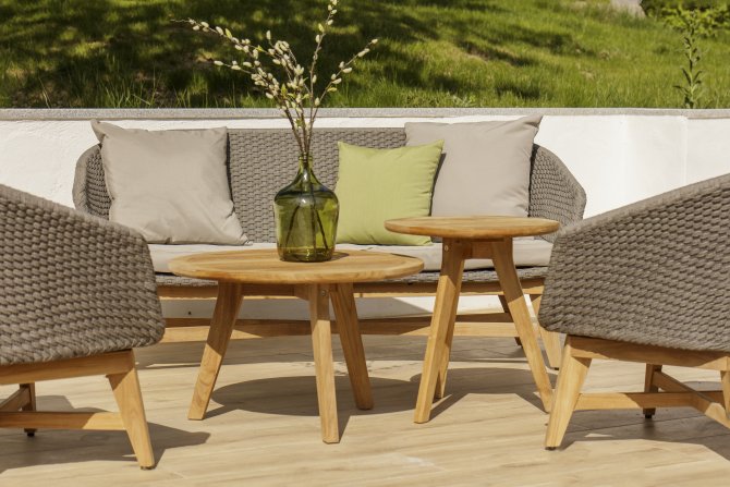 Salma soffbord - litet runt soffbord i teak