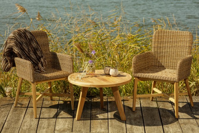 Salma soffbord - litet runt soffbord i teak